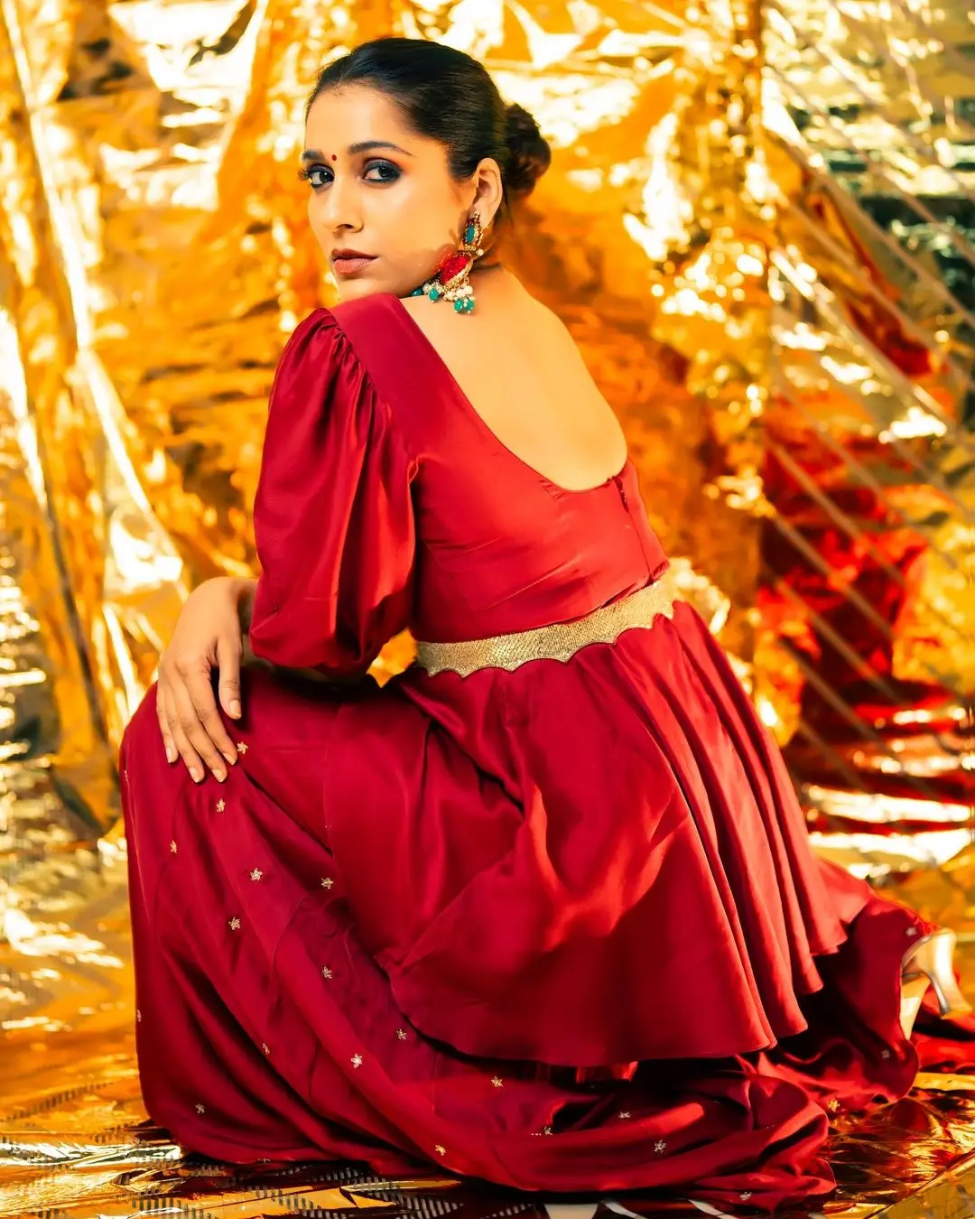 TV Actress Rashmi Gautam In South Indian Traditional Maroon Gown